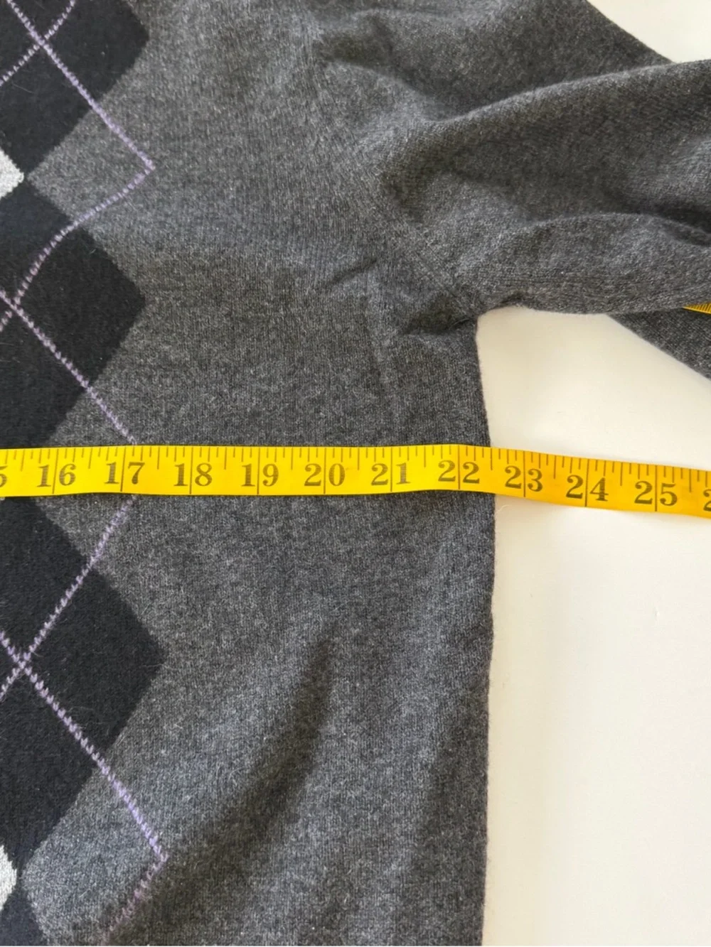 Joseph & Lyman 100% Cashmere Argyle V-Neck Sweater Gray Black Large. - Picture 9 of 12